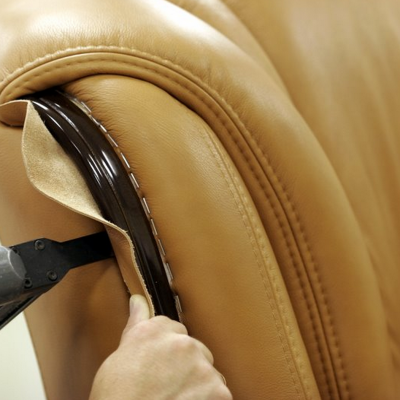 Перетяжка обивки и ремонт парикмахерских диванов